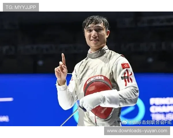 击剑大奖赛中国选手获银牌，法国选手夺冠